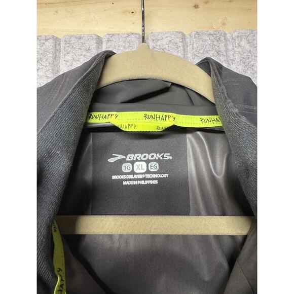 Brooks Women's Drift Shell Running Jacket XL. EUC - Picture 4 of 9